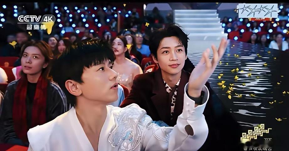 说真的，知道张杰咖位大，却不知道竟然这么大！他竟然能在春晚独唱！明星的咖位如何，