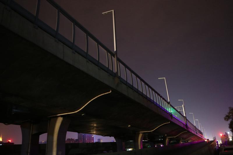 现在这人吧，想法是一人一个样，这个说每天多走点路，身体奔儿棒，那个说，只要是走路