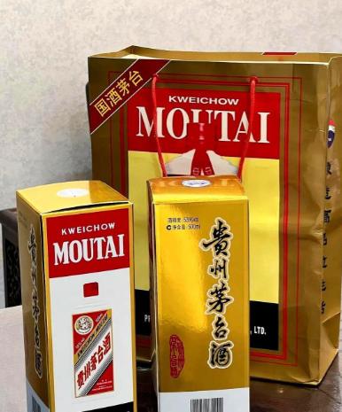 一个厨子，一把钥匙，和两年半的“蚂蚁搬家”搬空了退休副省长家243万茅台酒。法庭