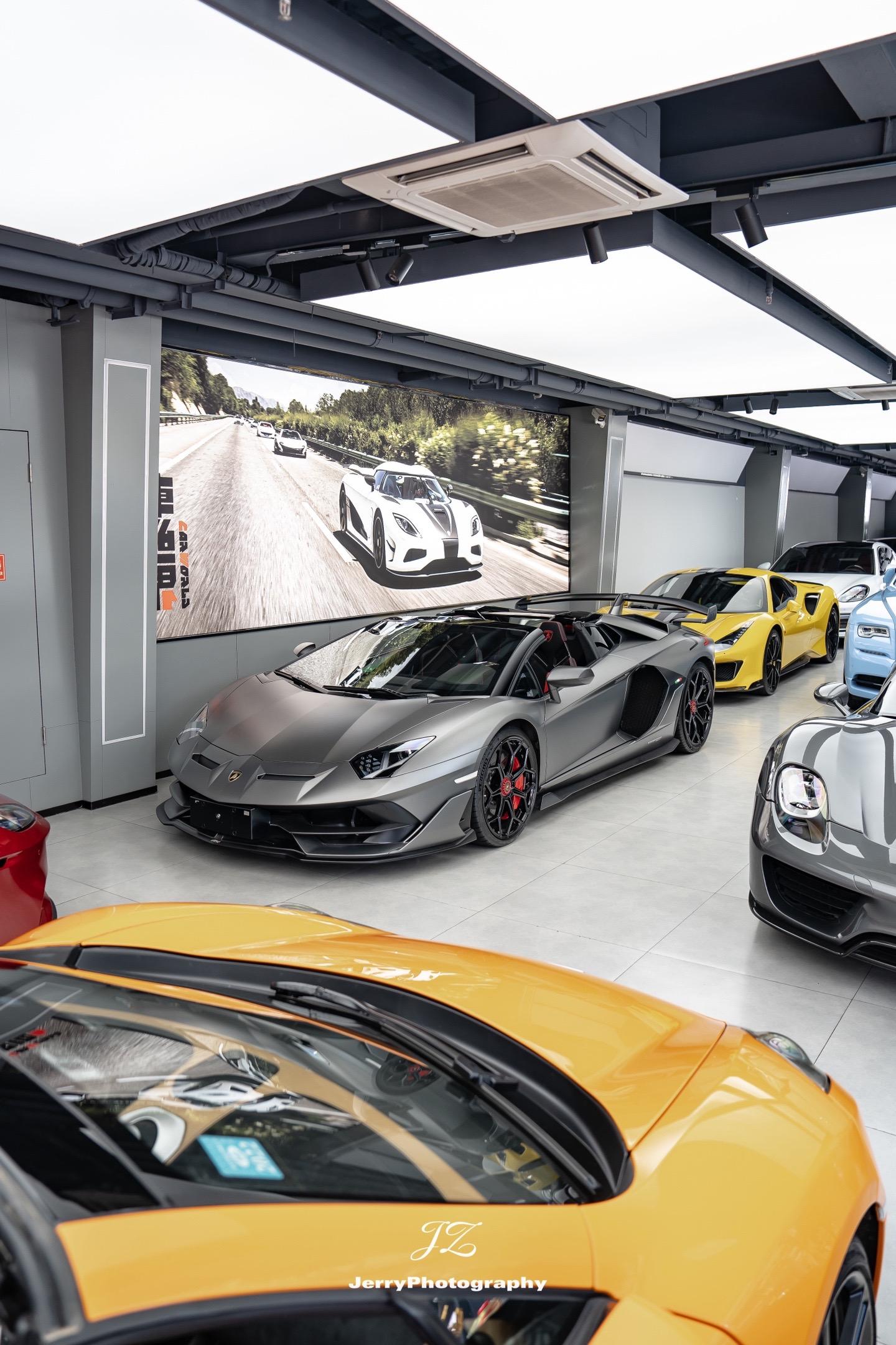 1 di 800。Aventador SVJ Roadster，消光车...
