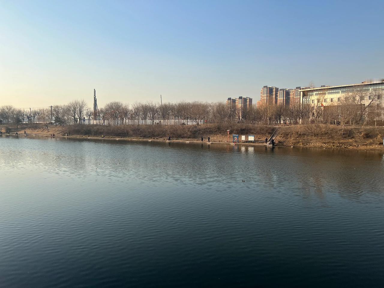 生病三天，首次出门工作，一切顺利。
2025年准备多点时间读书，刚下单买了基辛格