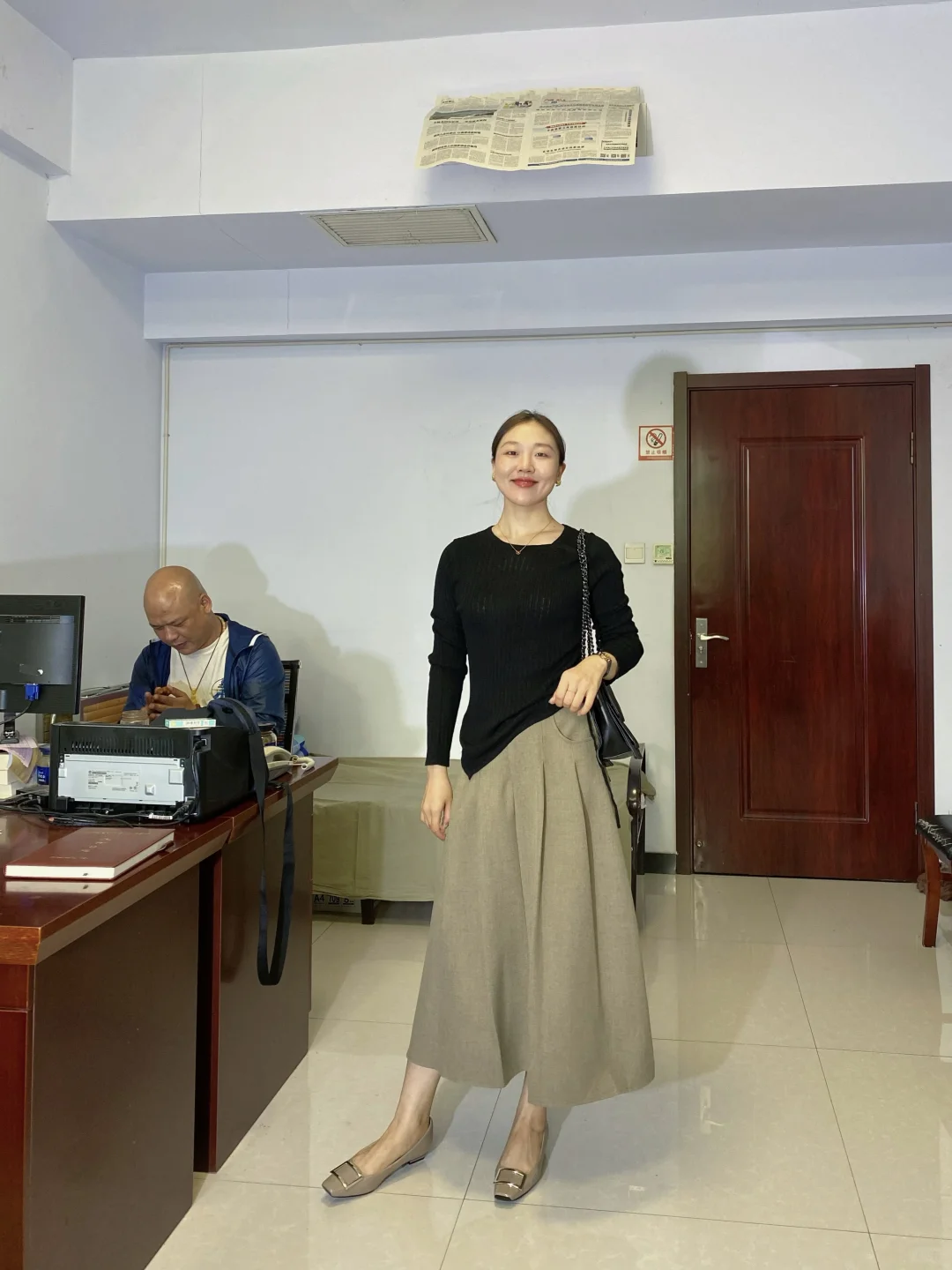 优雅与实用并存：办公室穿搭的最佳拍档😄