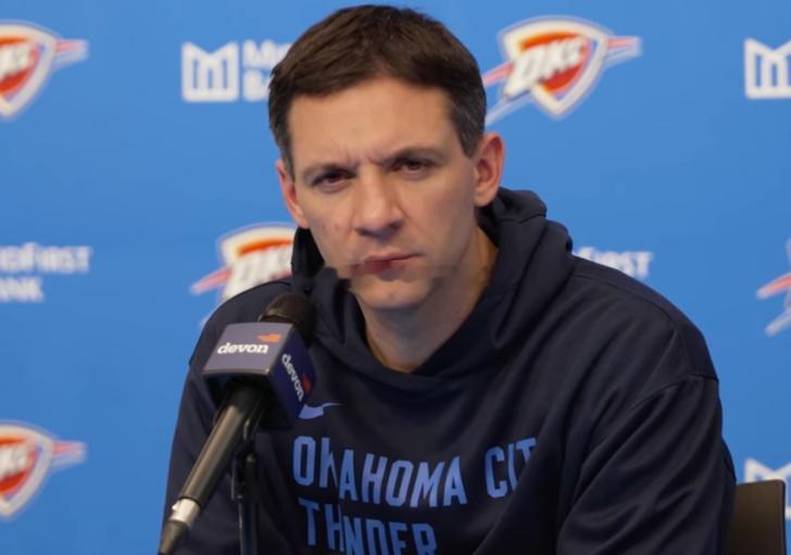 NBA常规赛，雷霆今日主场101-103不敌猛龙，遭遇主场两连败。赛后采访时，雷