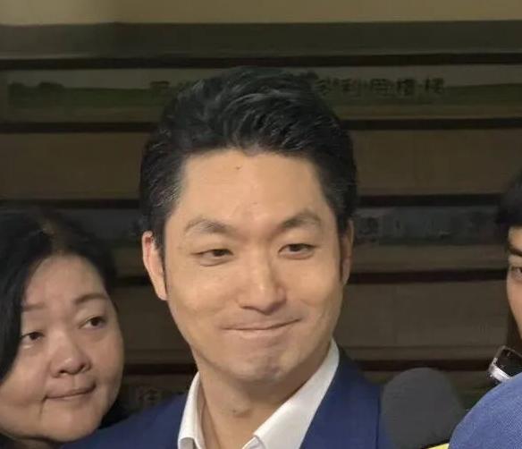 蒋万安这招确实挺聪明的，在6月11日的时候突然一反常态，非常明确的表示要废除检察
