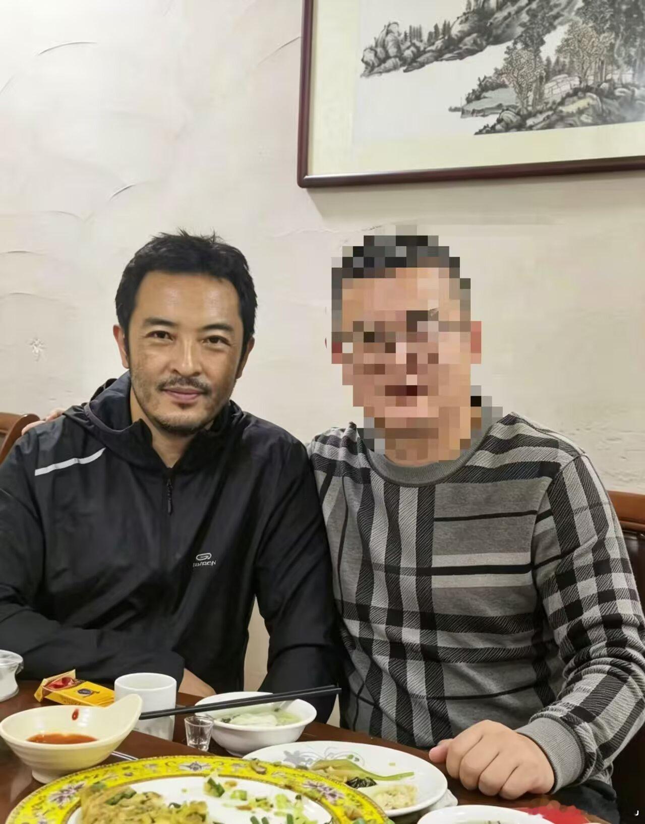 说到重情重义，还得是富大龙买超家对张嘉倪邵晴待遇反差