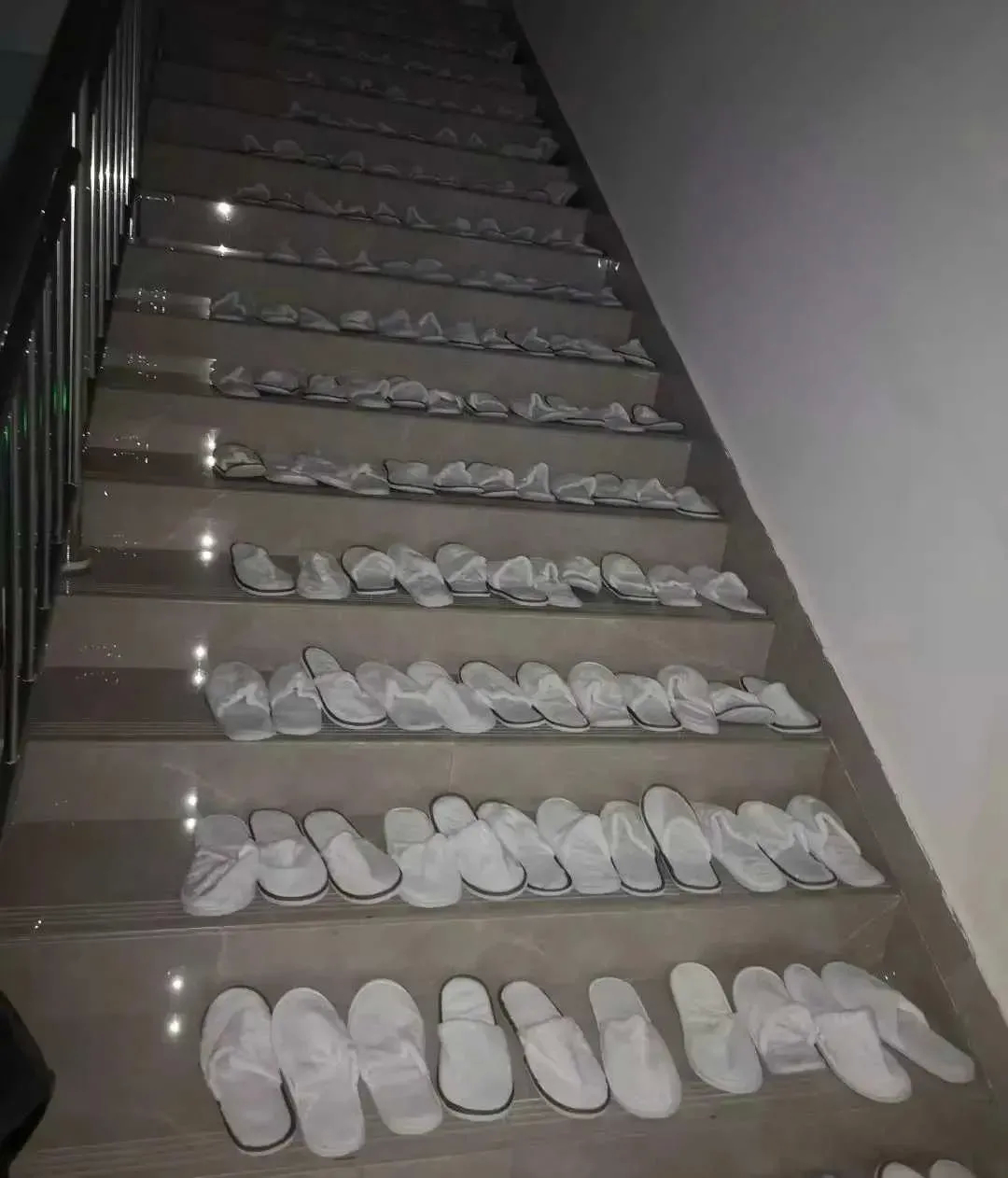 酒店天台的新发现，大家都明白啥意思了吧？ ​​​