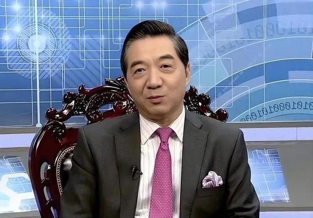 又让张召忠说中了？东拼西凑550亿建的2艘航母，如今彻底成为累赘。流水的大英，铁