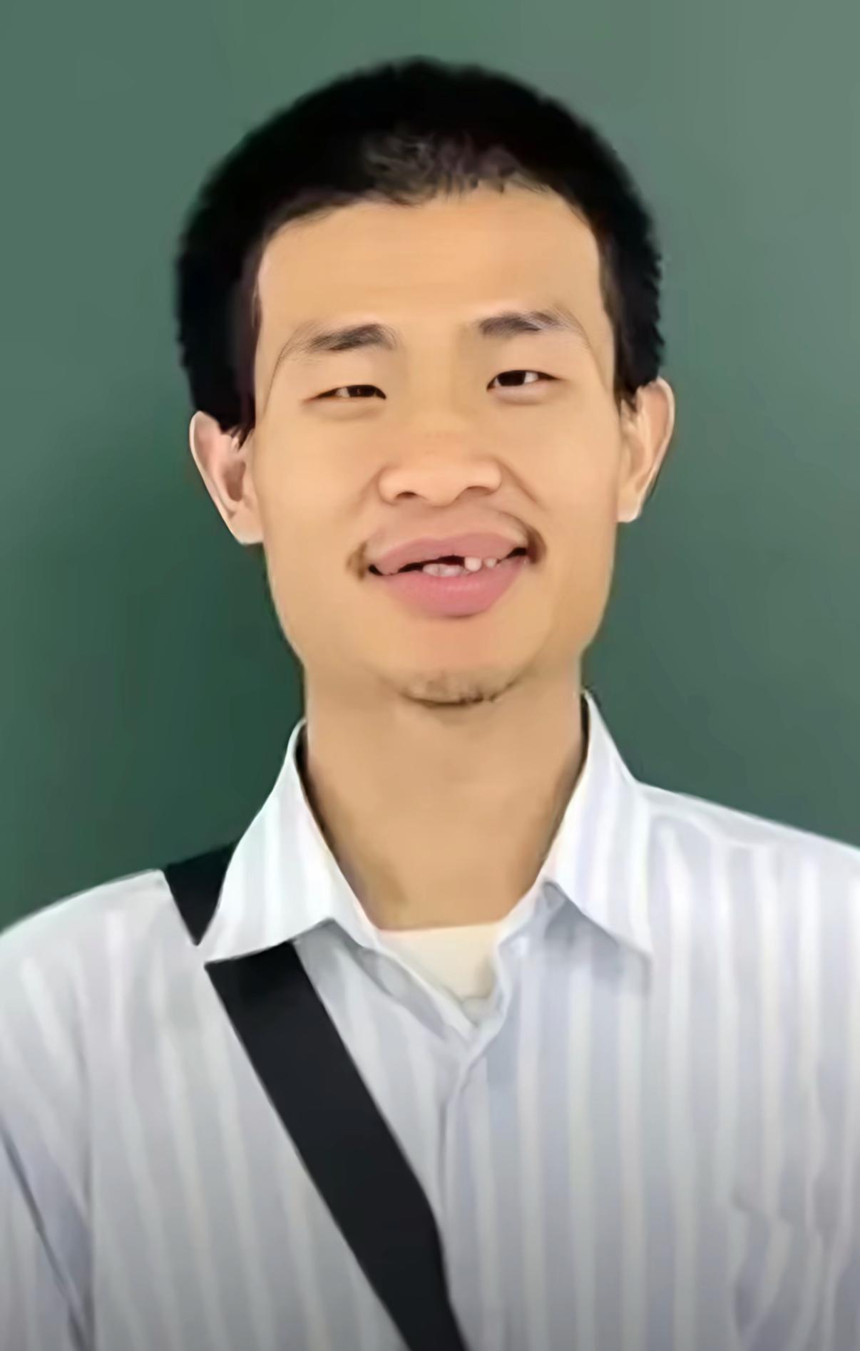 谁能想到，

北大这次的官宣，直接给所有高校老师上了一课！

34岁的韦东奕，跳