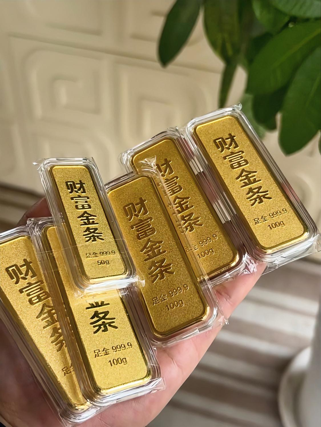 心碎了一地！
金价现在算是直接失控了！
大盘金价跌回低位，实体金店却还卖1200