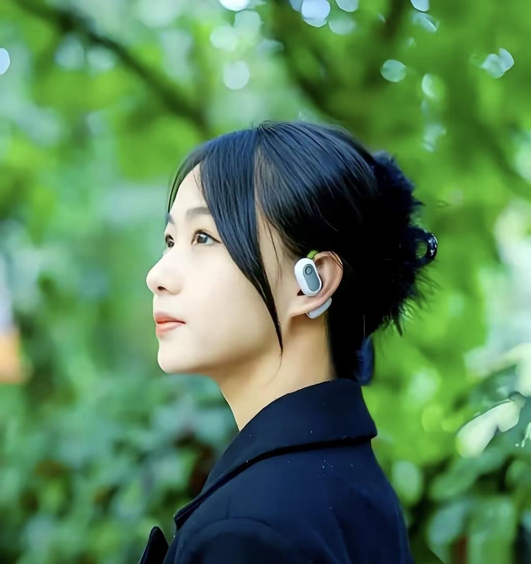 上周我耳朵嗡嗡响了一整天，像有只蚊子在脑袋里飞。查了资料才知道，这不是累，是耳蜗