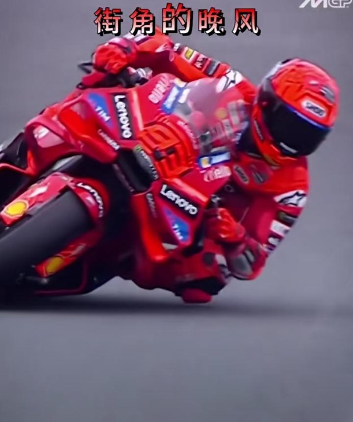 张雪WSBK夺冠直接引爆外媒，海外网友彻底破防，欧洲车迷吐槽他像装了火箭，日本网