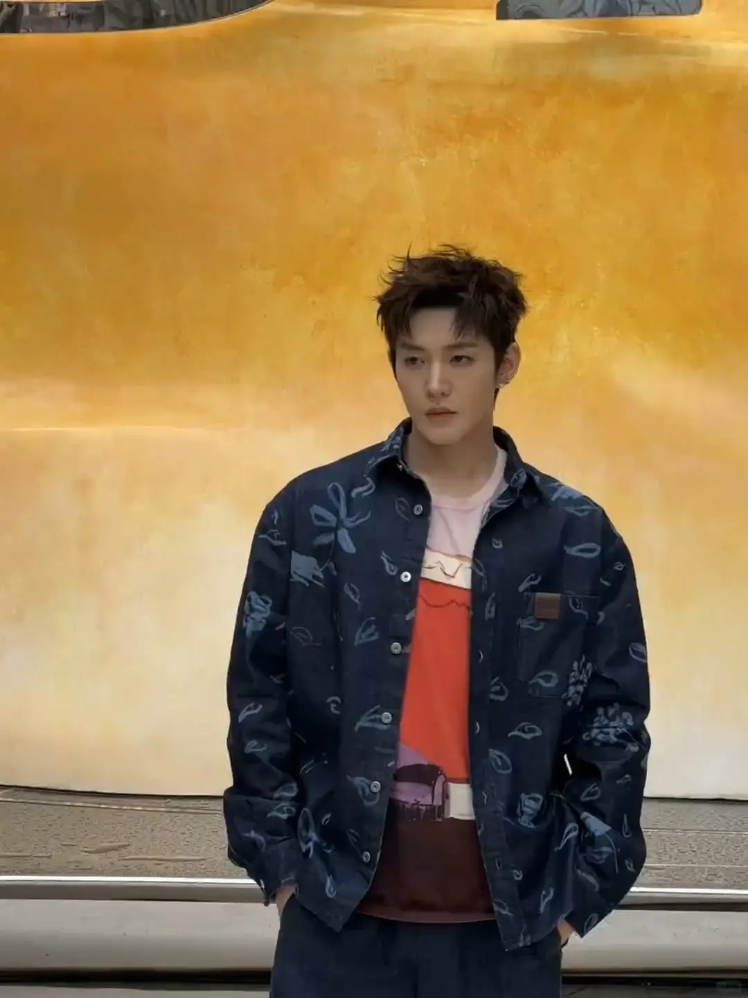 这张脸不进组拍古装真是可惜了。。 