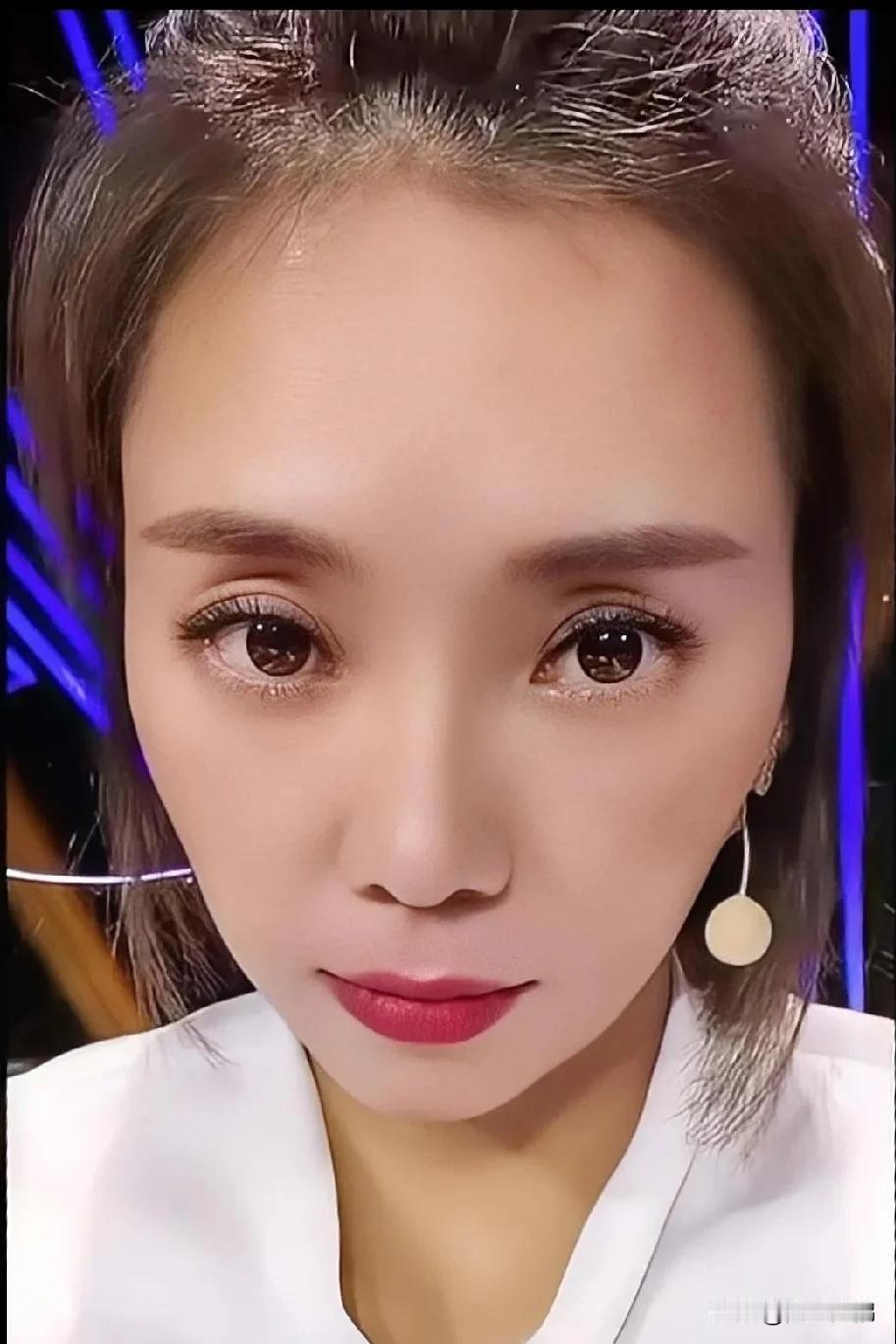 ✘✘大叔、郭志✘这俩位是攻击云朵的主先锋
✘✘大叔，老大不小了，一股娘娘腔，没一
