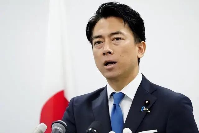 日本不装了！
 
近日，日本宣布将援助乌克兰22亿日元，用于购买美国的武器！于此
