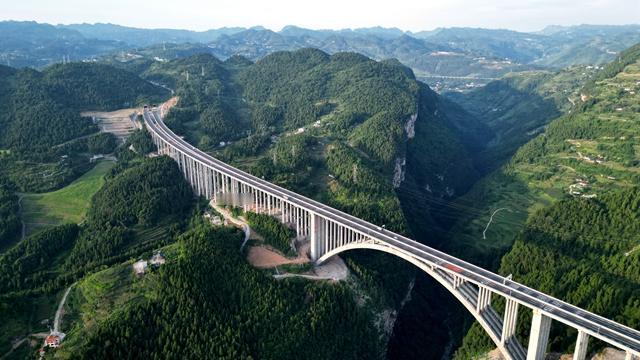 14 亿中国人难道养不起高速？八年时间高速累计形成 6 万亿缺口，不少人满心疑惑