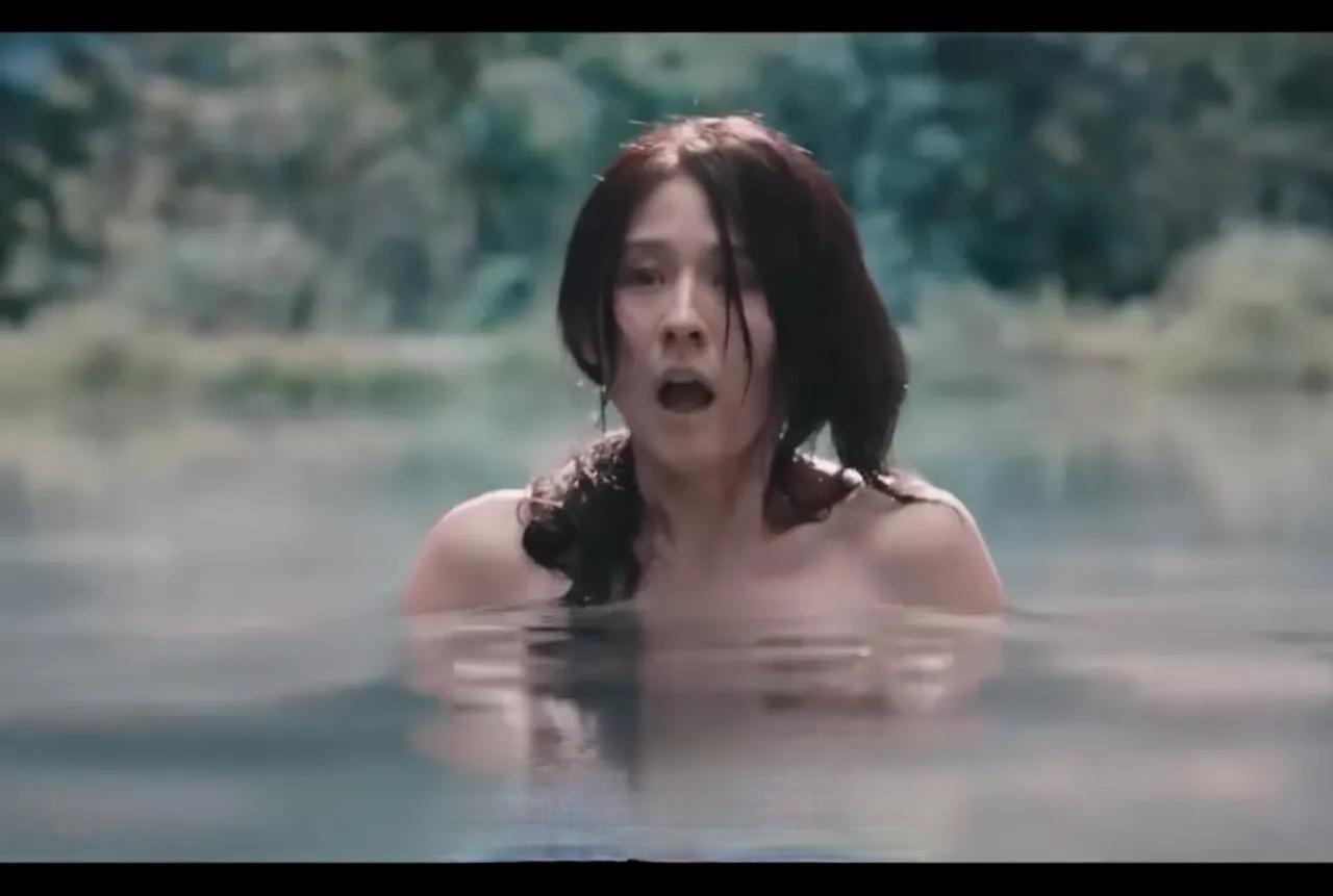 追剧《灼灼韶华》  韶华慢慢地向水塘的深处走，我担心她这是万念俱灰想了结自己了。