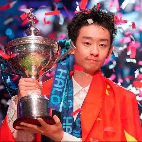 「18-17绝杀！吴宜泽成中国第二位斯诺克世锦赛冠军，赵心童发声回应，两代天才书
