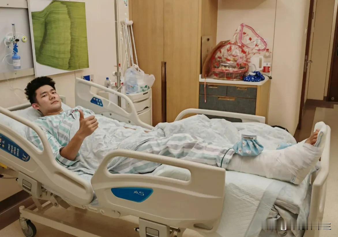 深圳男篮武子涵顺利完成手术，他在和广东宏远的比赛中遭遇右侧踝关节扭伤，右腓骨骨折