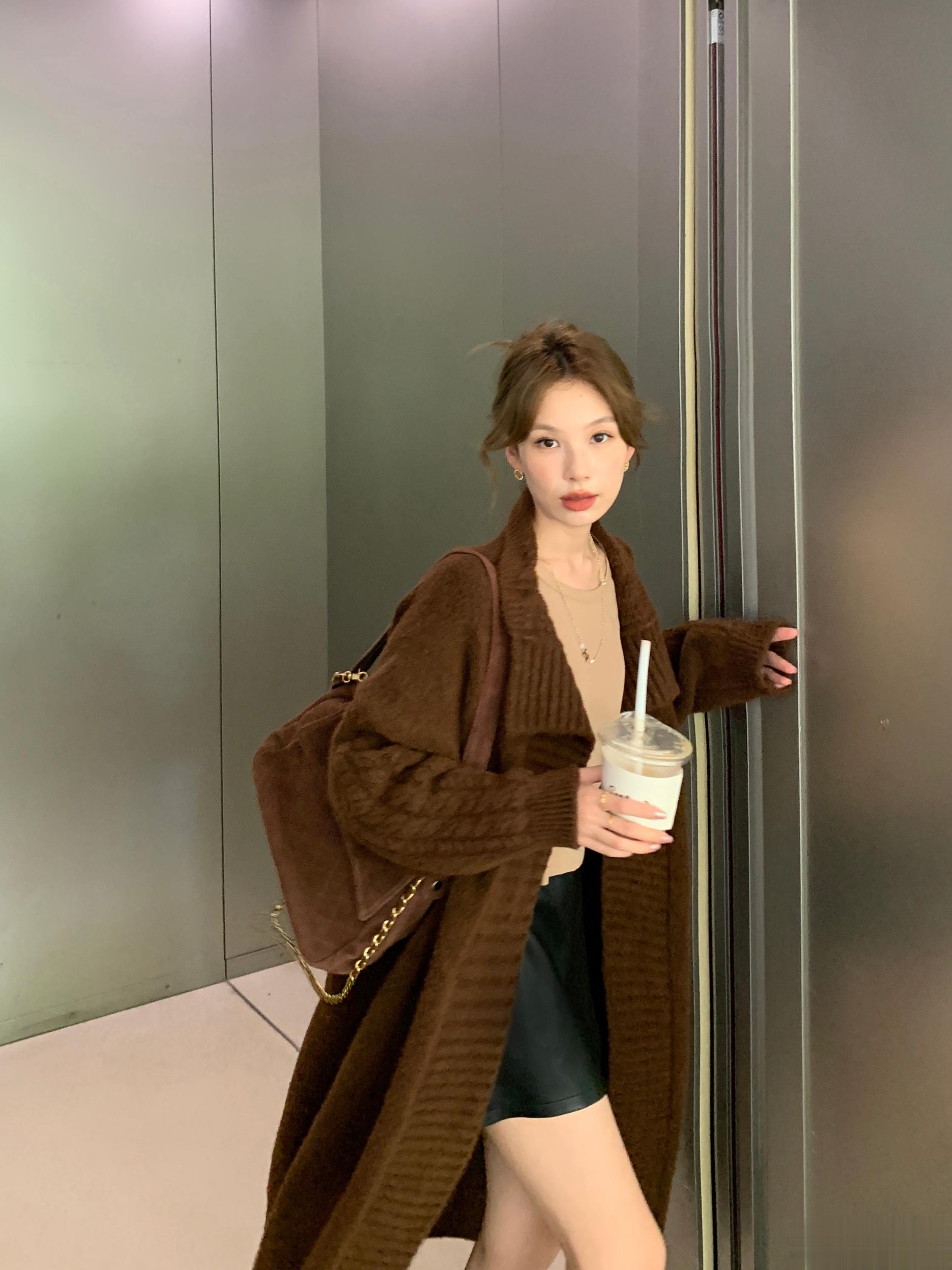 大家假期快乐呀！🐓🐓秋天来心情就好穿美拉德去闻桂花香香 ​​​