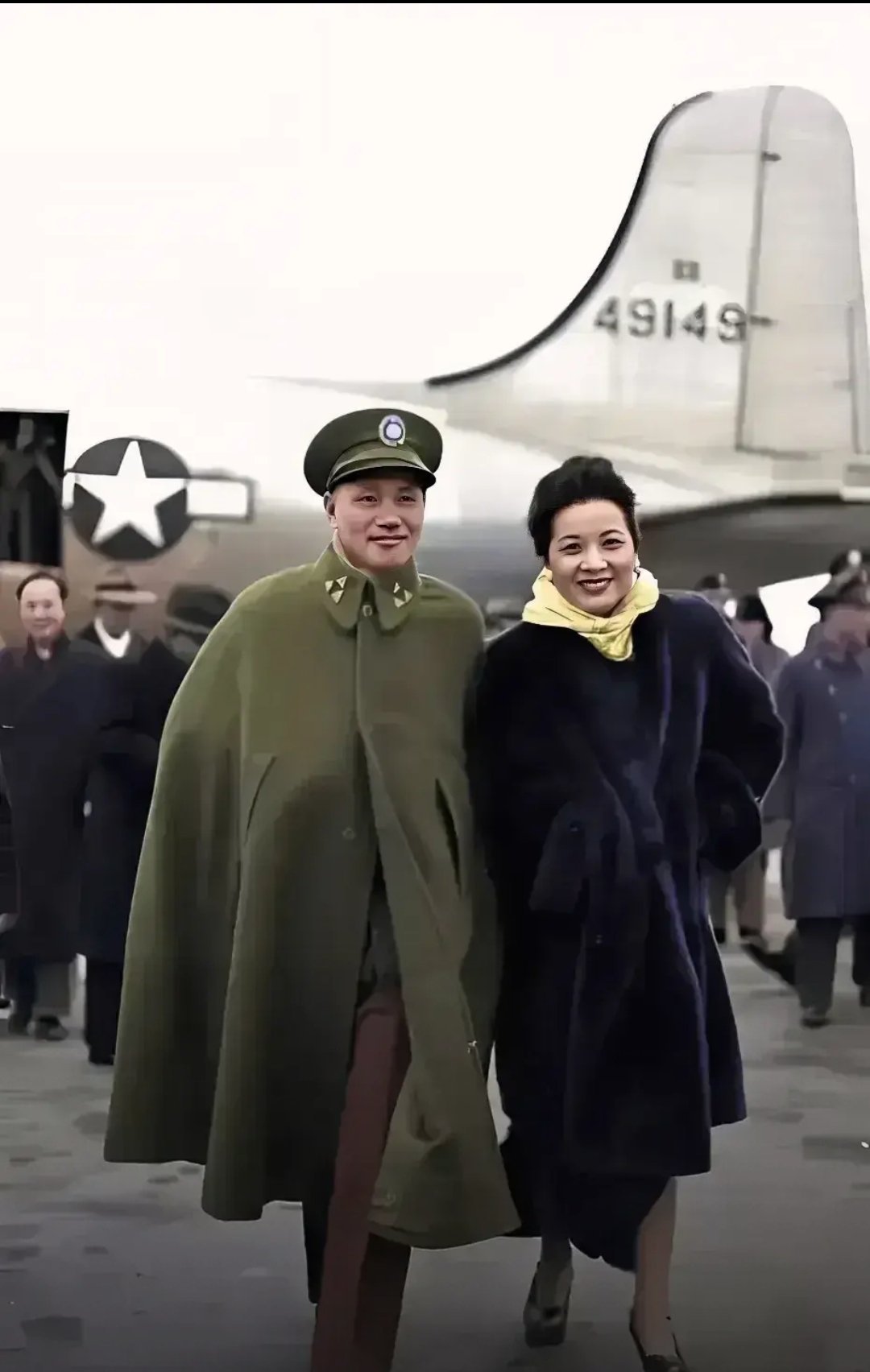 奢侈，外敌入侵老百姓水深火热这两口子有滋有味 ​​​