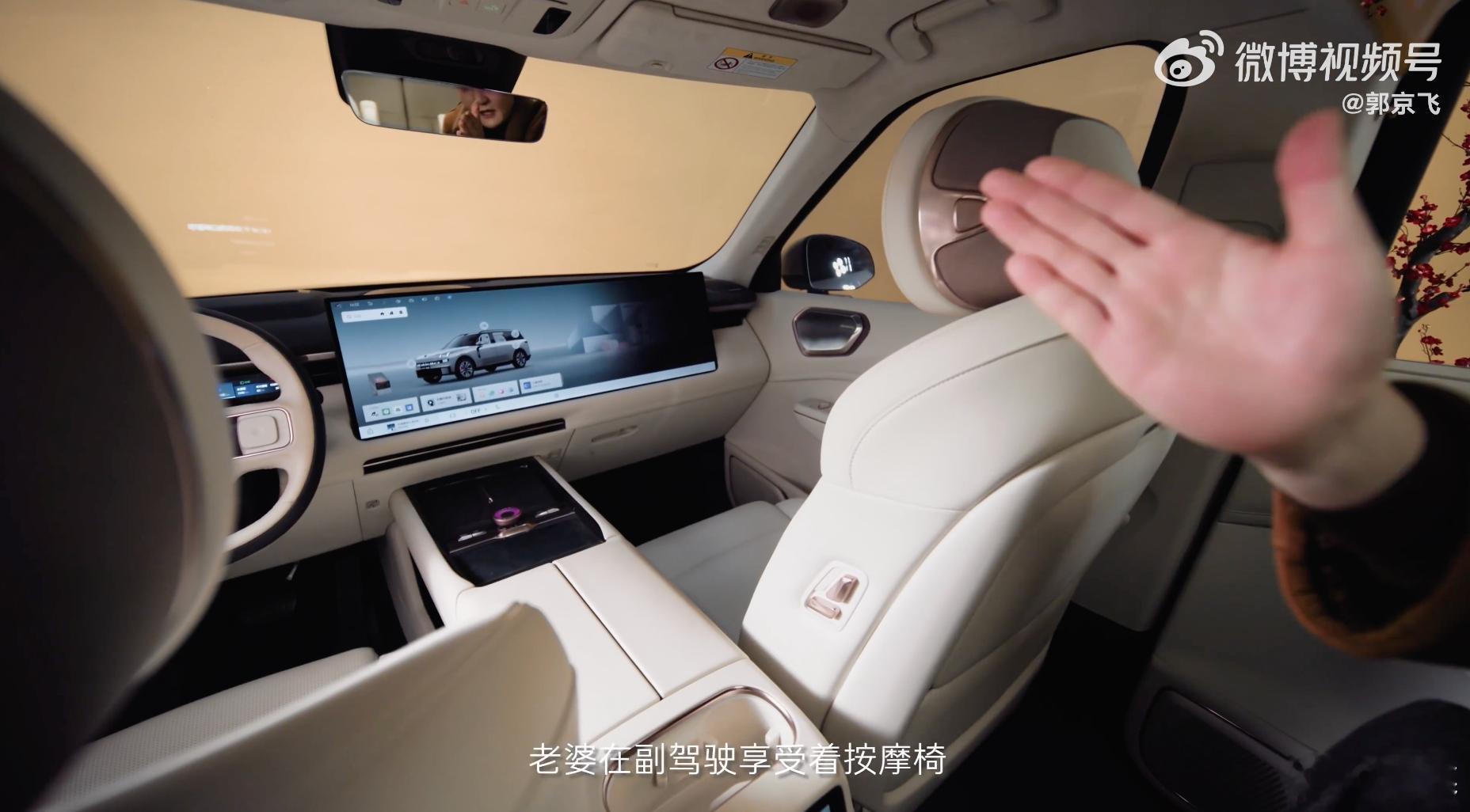 领克900官宣郭京飞为出行大使，官宣短片里一人分饰两角太有代入感了！之前我们也深