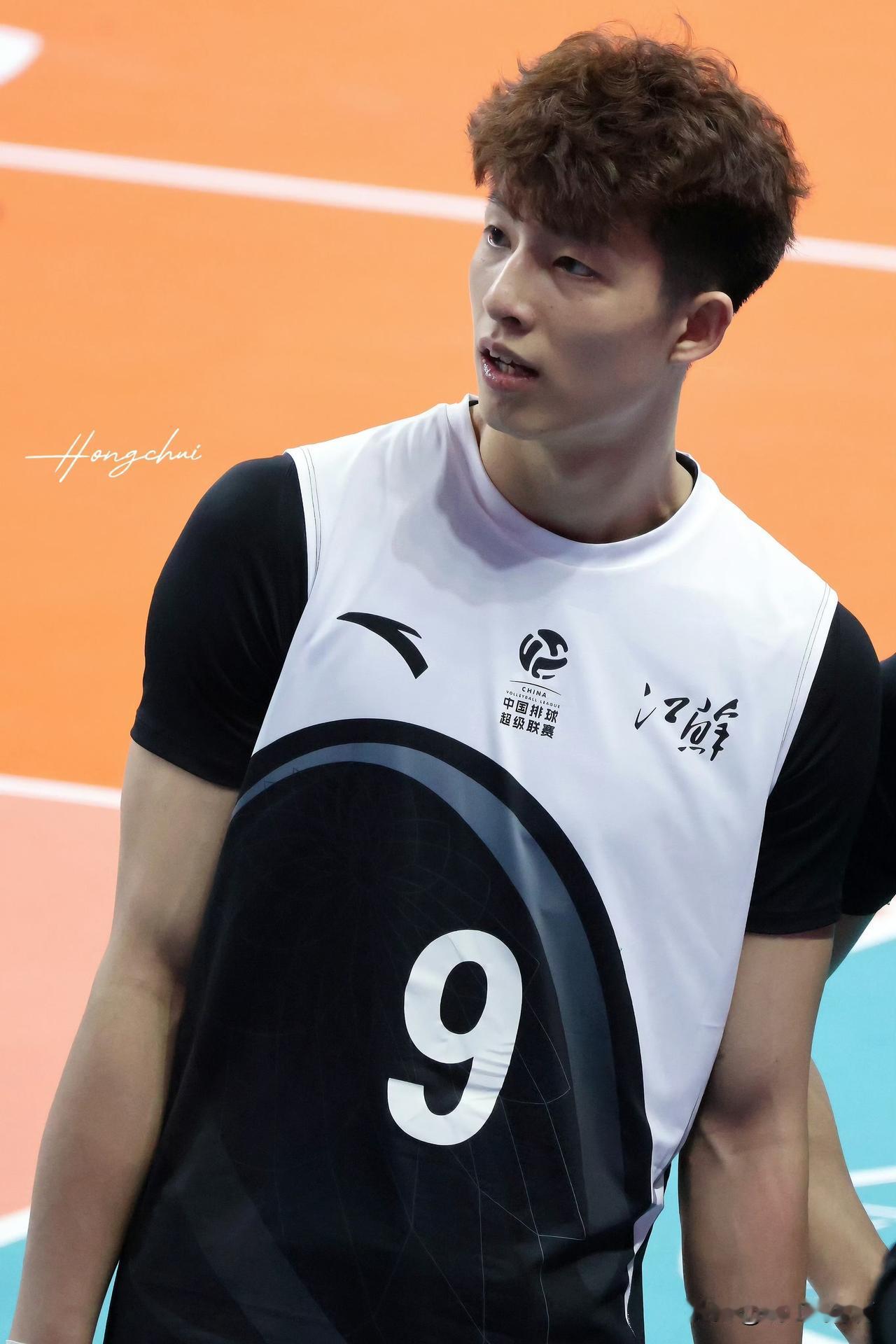 男排小将吴昊泽单场比赛豪砍33分，助力江苏男排3-1力克湖北队。江苏男排主场数据