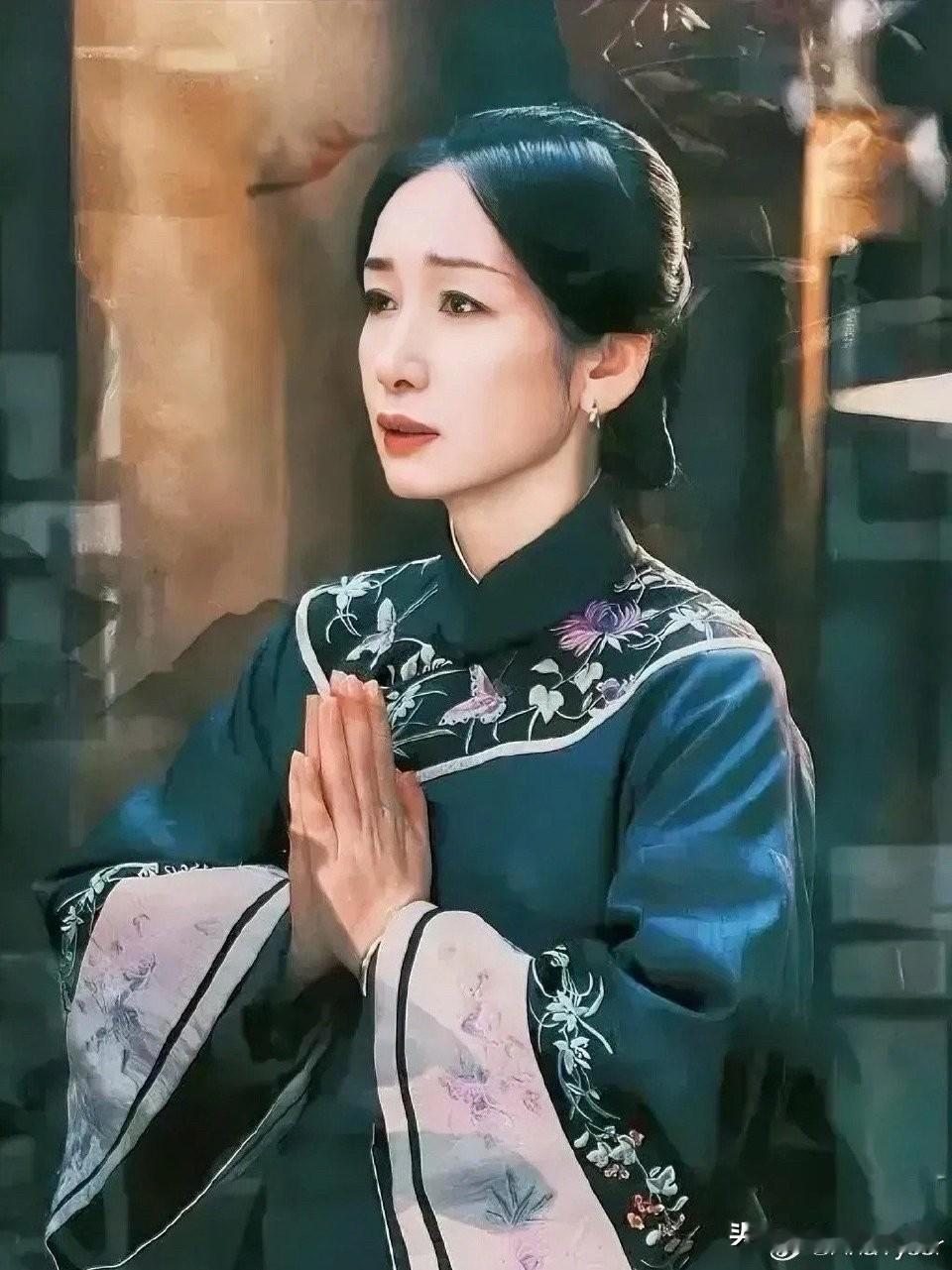 秦海璐
实在不行你就退休吧
不然你看看，你演的费左氏我都恨的牙痒痒，怎么能演的这