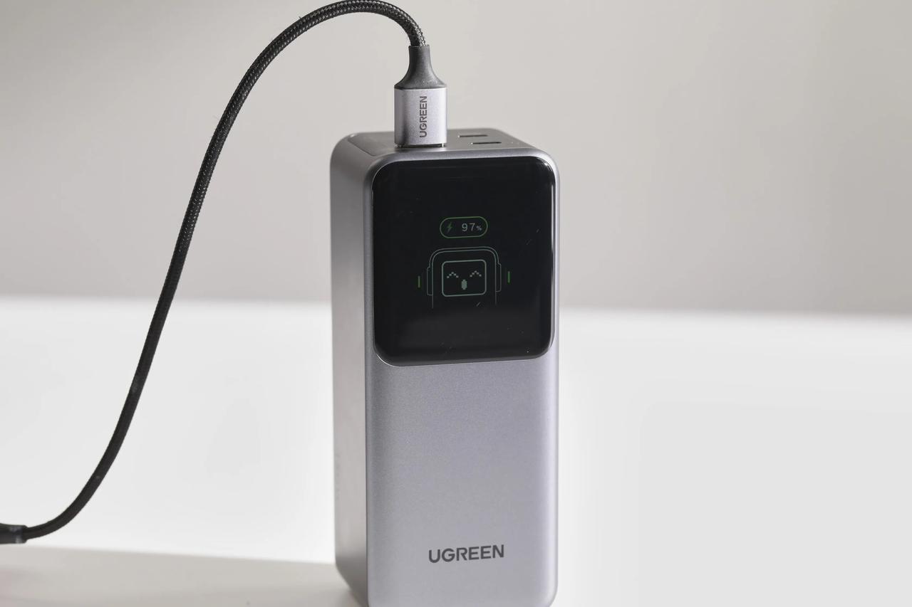 终于找到了我梦寐以求的充电宝了，就是绿联能量湃Pro 130W大功率充电宝。这款