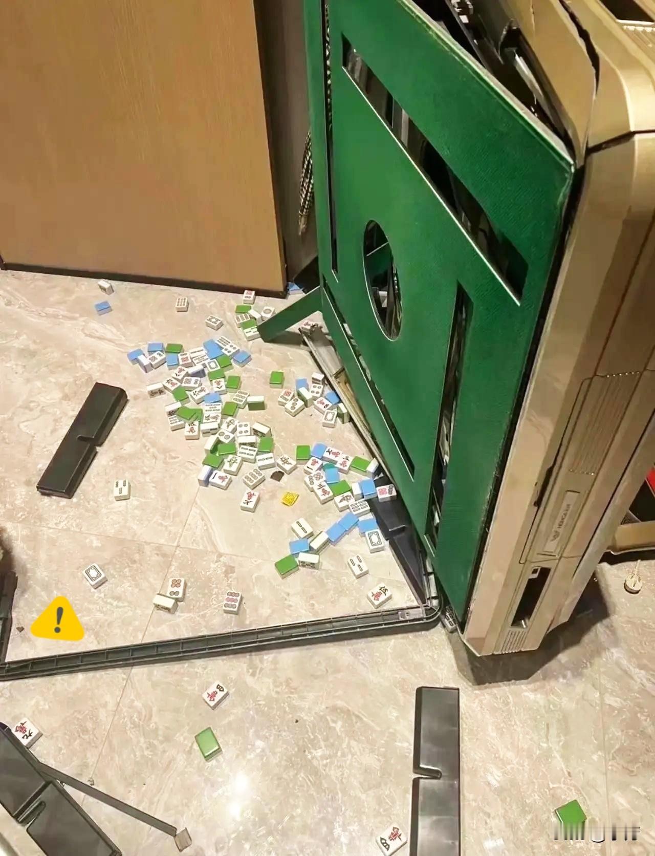 广州猎德村
一女子因打麻将输掉135万
被老公骂了几句后
默默收拾东西离开家
