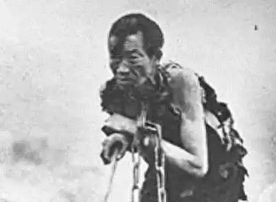 1949年，青海牧民黄永和得知西宁解放，立刻起身前往湟中，一把抓住县委书记的胳膊