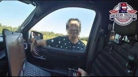 开卡车还得英语好？亚裔司机遭美警拦截！

某人说过，英语加一项技能，
能够在外国