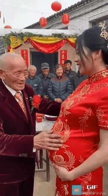 大爷表示响应国家号召
准备要二胎生子
就大爷这身体状态，
乡亲们在背后默默支持着