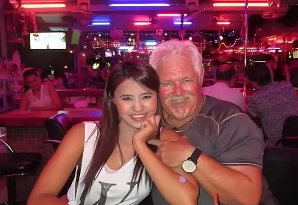 “没老婆？租一个啊！月供2000！”是的，你没听错，在泰国流行一种租妻服务，可以