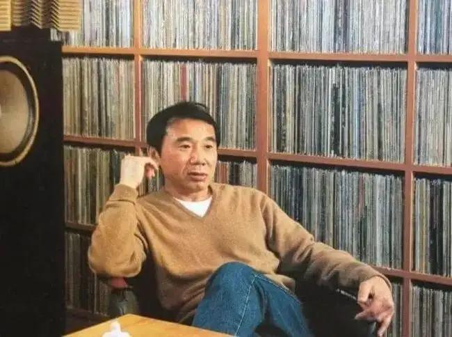 有一次，日本作家村上春树来中国参加活动，可是他却拒绝吃中国菜，他解释说：“我父亲