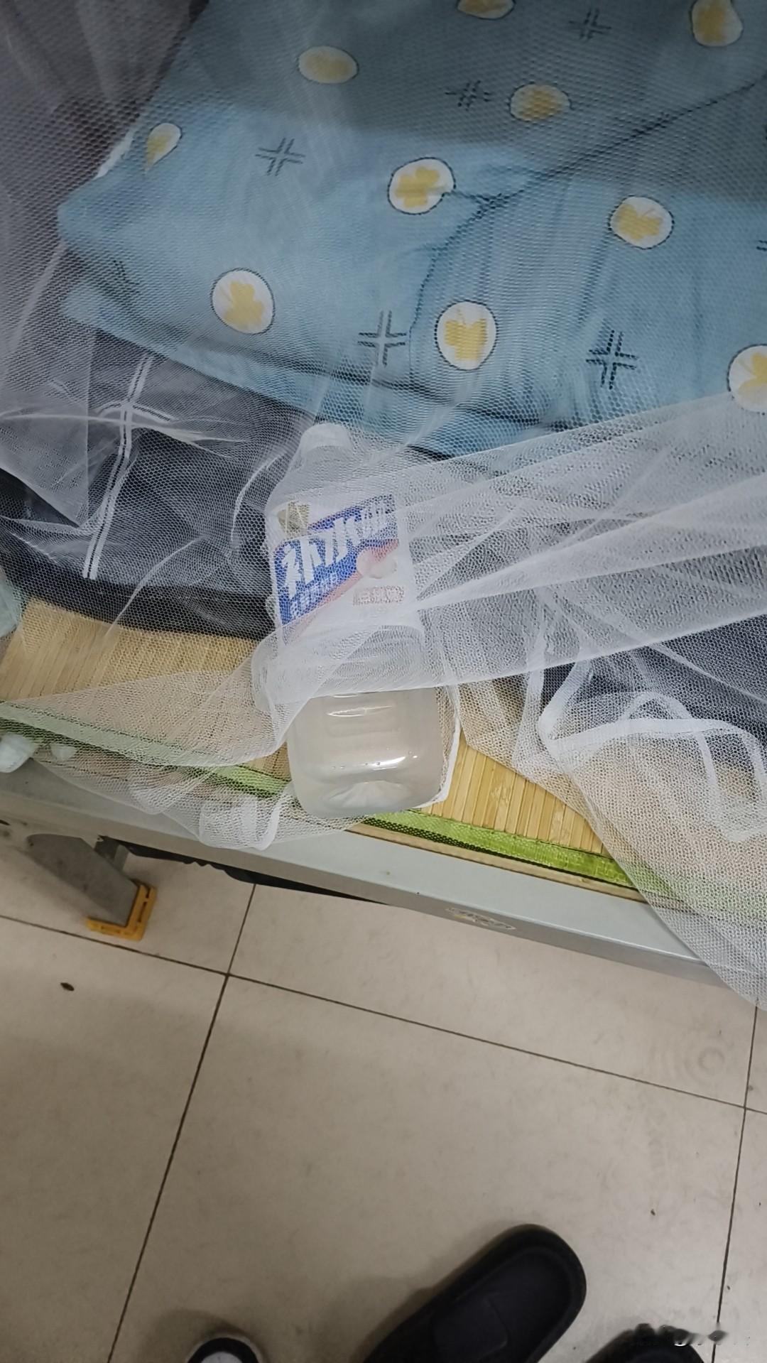 工地搭伙一年，散伙那天算清了账，却算不清人心
 
工地上的临时夫妻，从来不是图热