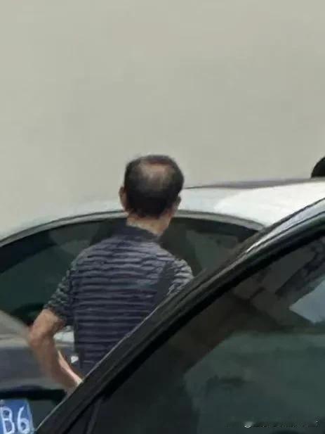 上午店里来了一位特殊的客户，一位87岁的老人家。

听老人家说，他当年毕业于四川