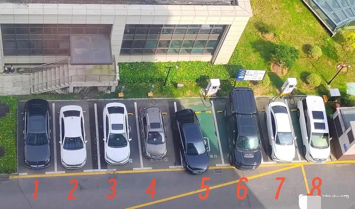1——奔驰E次新款，长5078
2——大众朗逸老款？长4670
3——没认出来