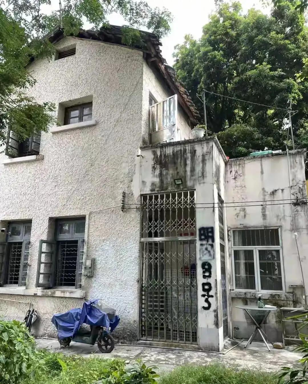 每月3000雇夫妻看管祖宅，不料竟遭鸠占鹊巢
 
每月3000雇夫妻看管祖宅，不