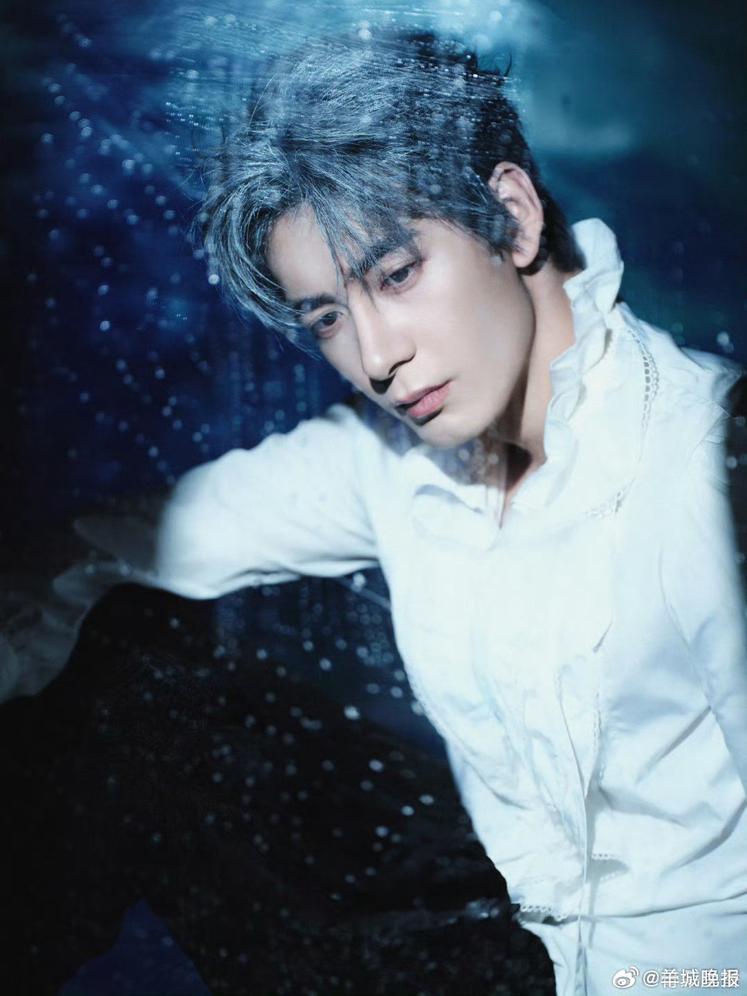 【谁的鲜艳发色点亮这个冬日】一抹亮色，总能照亮生活中的短暂阴霾。谁的发色点亮了这