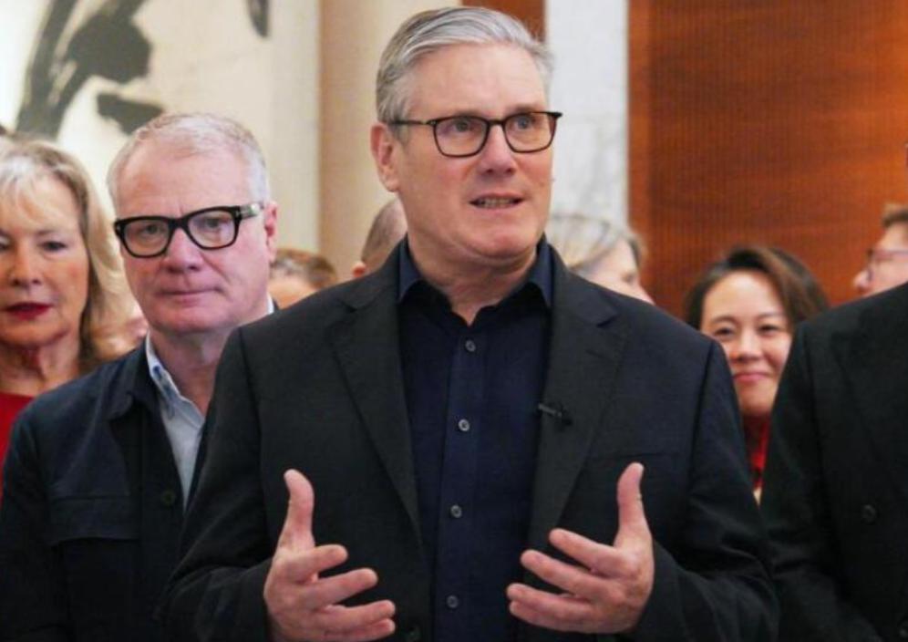 特朗普刚威胁盟友，英国就用185亿大单直接回应。

1月30日，英企阿斯利康官宣