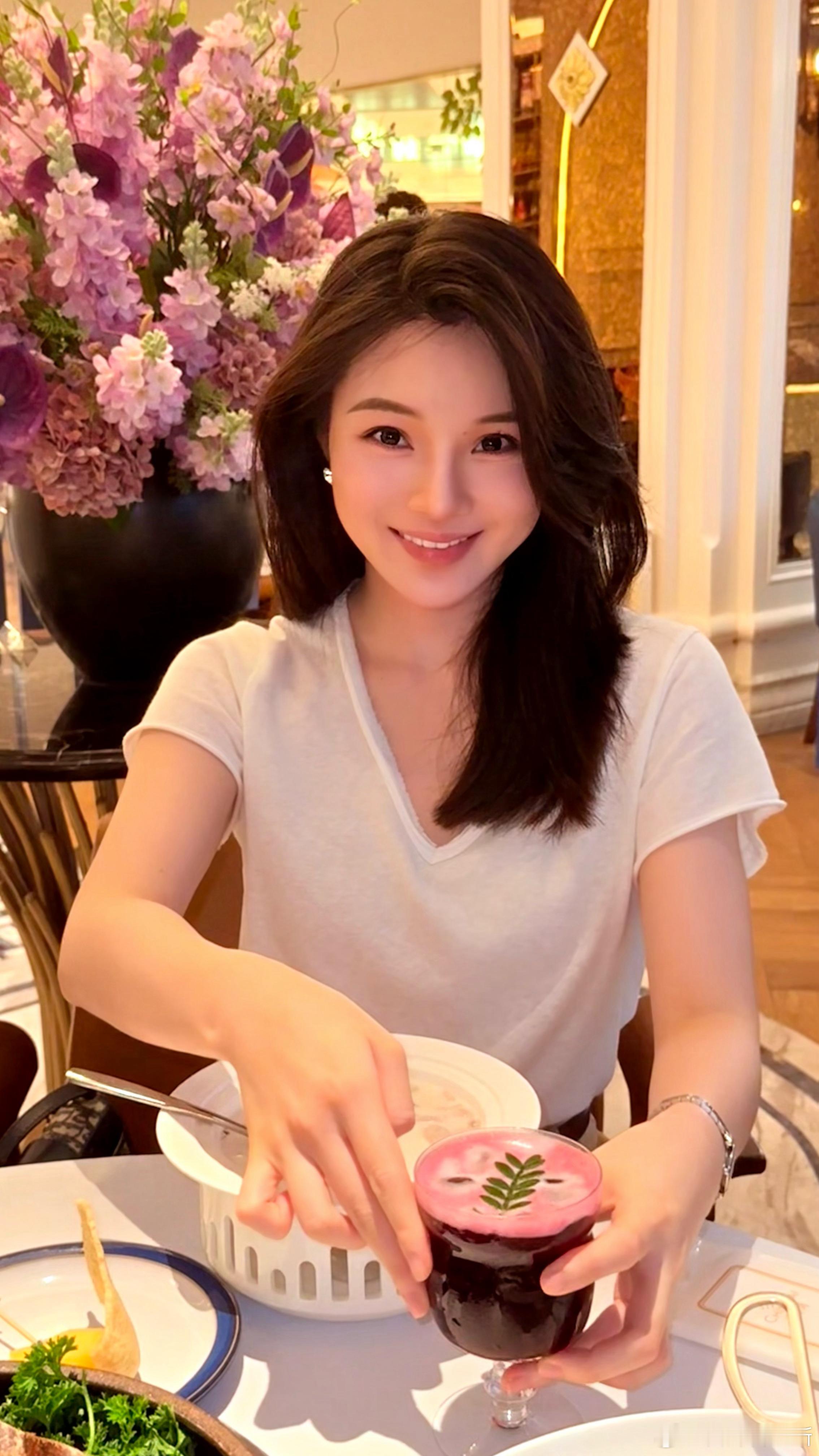 祝全天下的母亲每天每天都快乐感觉好多姐妹都已经是妈妈啦希望你们天天开心别忘了爱自