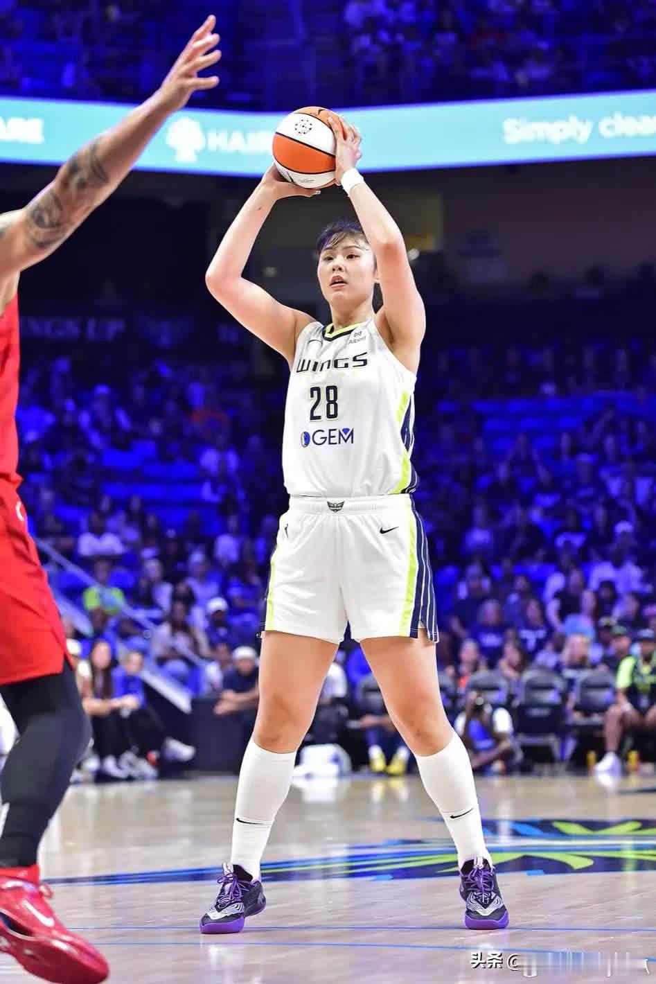 回国打亚洲杯？不存在，李月汝正成为世界级中锋[灵光一闪]！   李月汝在WNBA