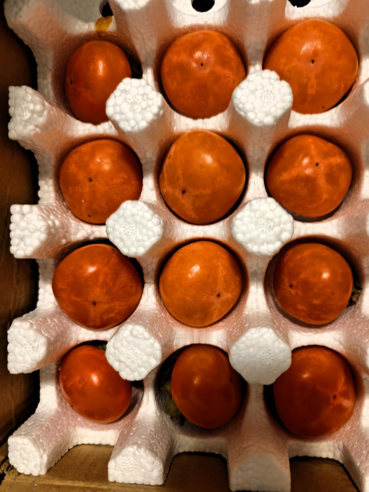 昨晚上10点，老公说他腰疼，疼的满脸虚汗。
紧接着，说恶心，没走到卫生间就吐了一