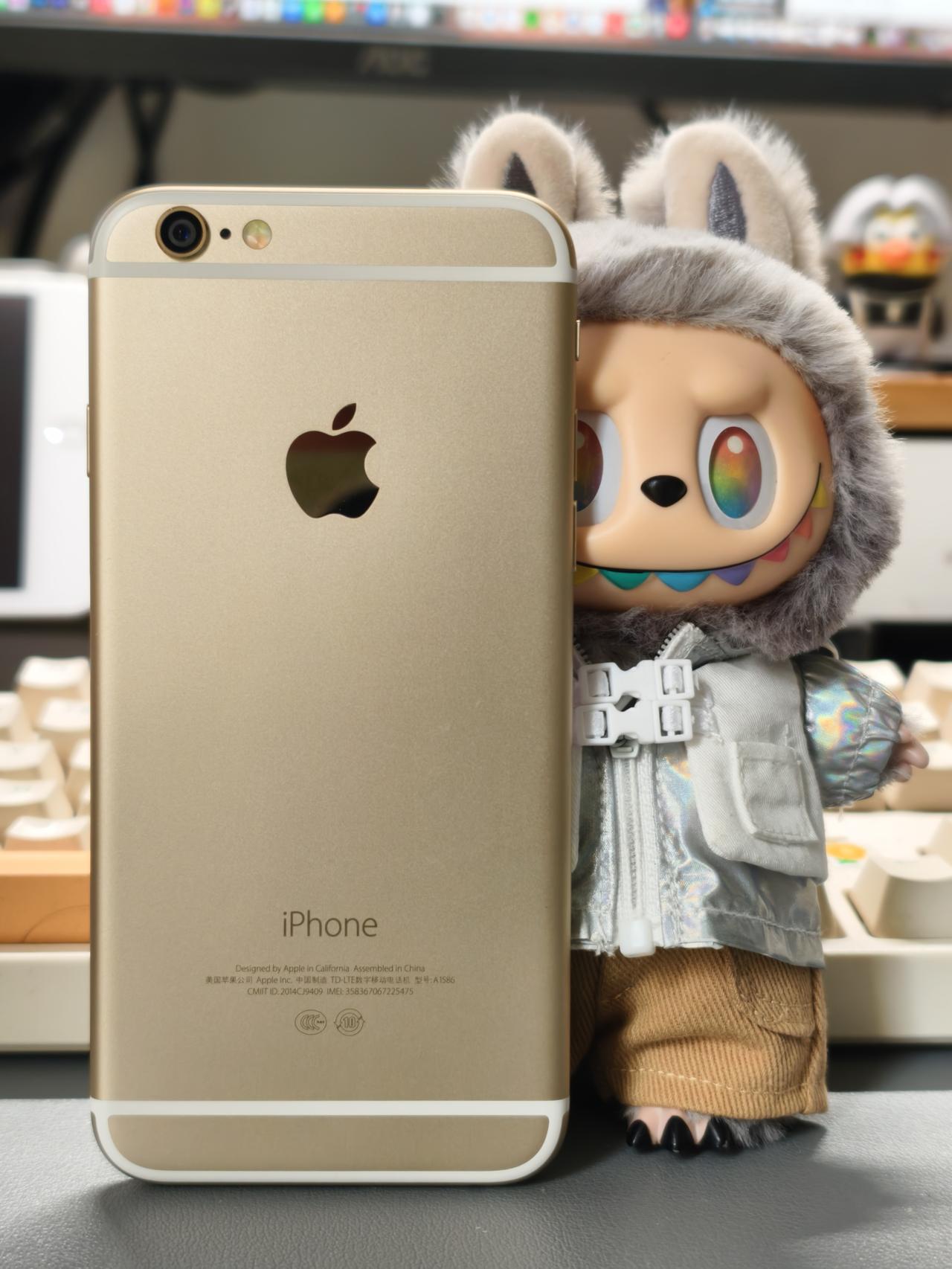 谁还记得苹果第一款轻薄手机
iPhone6是苹果历史上
第一款轻薄的手机
厚度仅