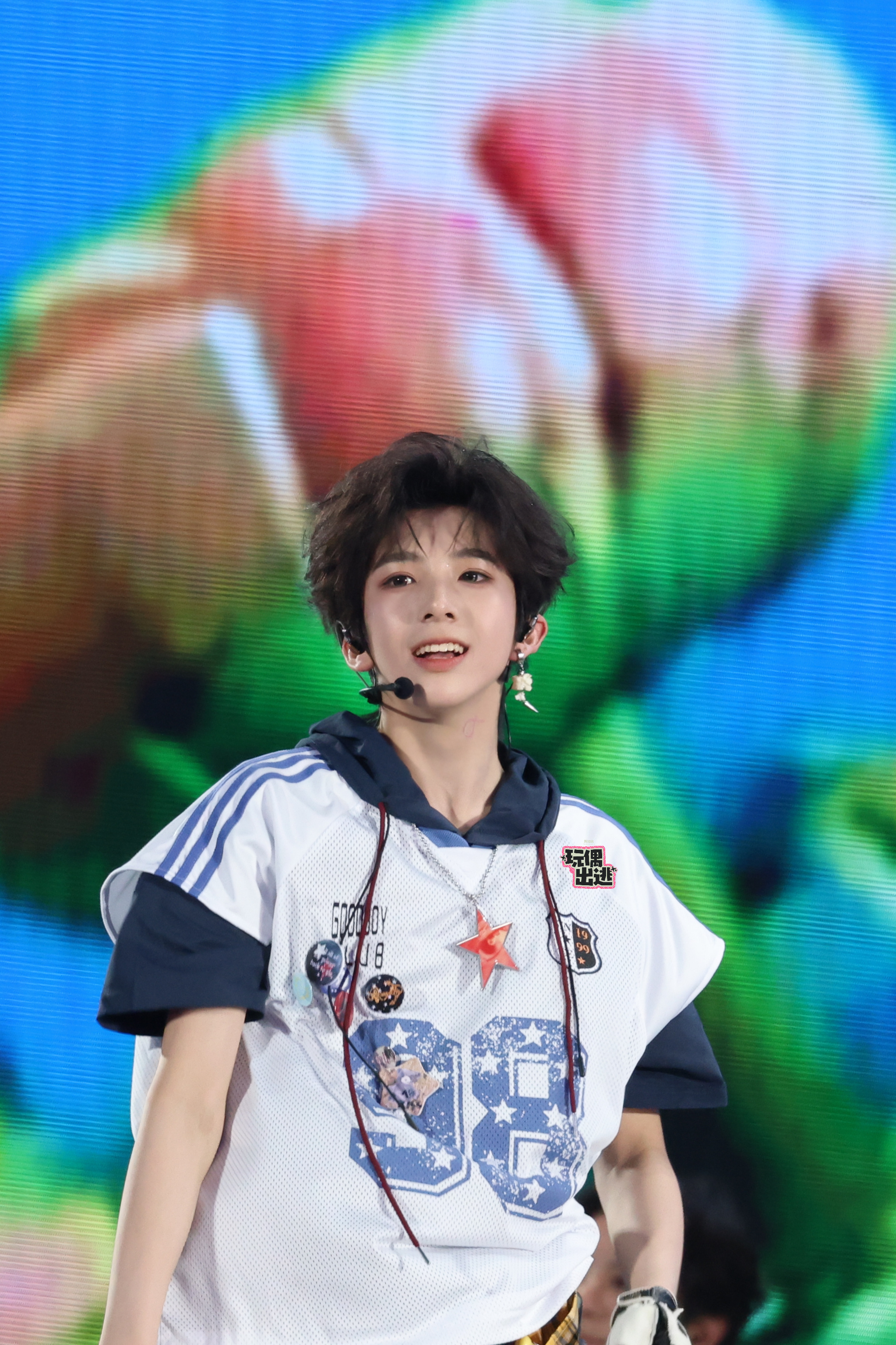 我草这不是韩国欧巴吗。。 