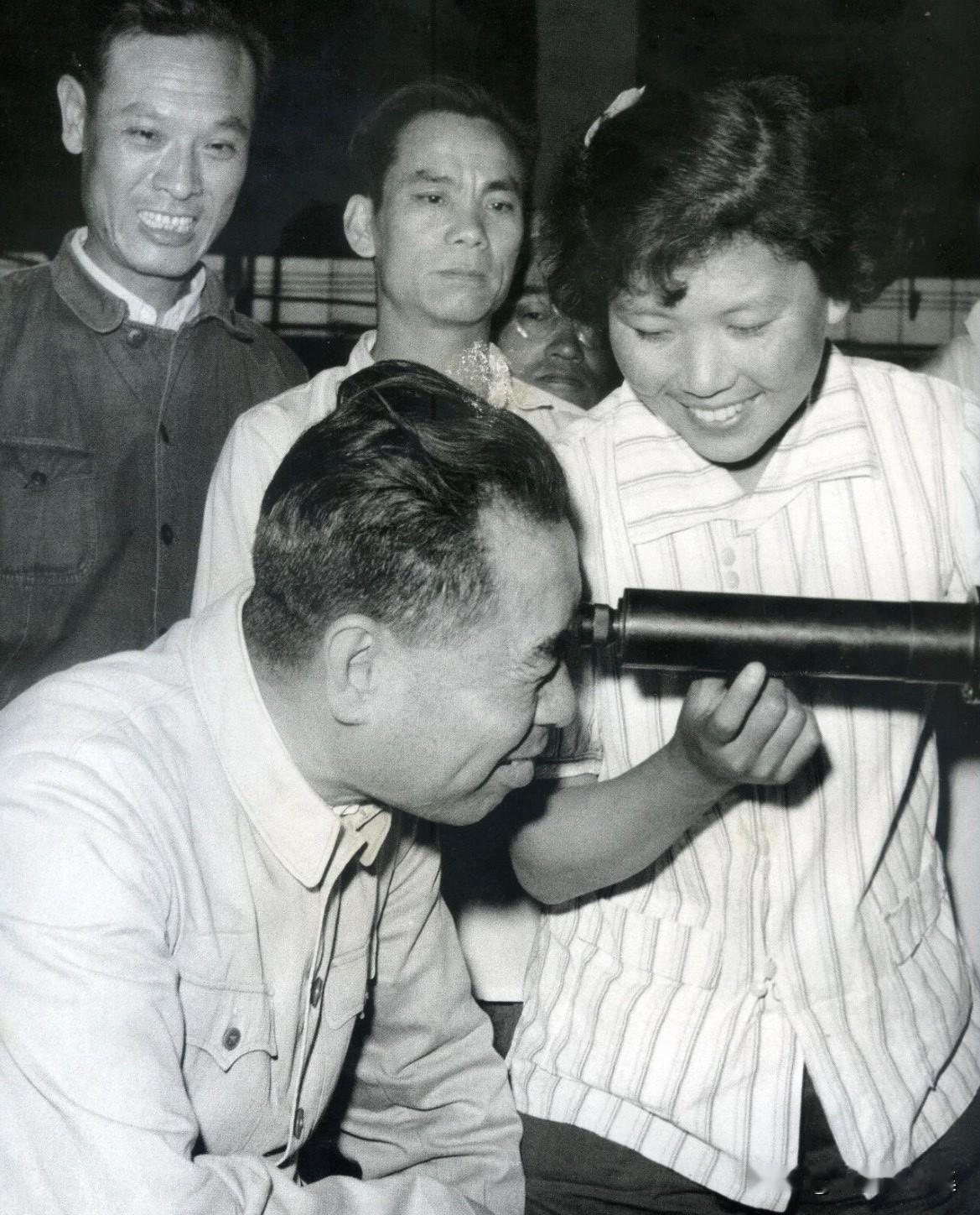 【周总理历史上的今天——6月20日】
1962年6月20日，当时正值国家处于“调