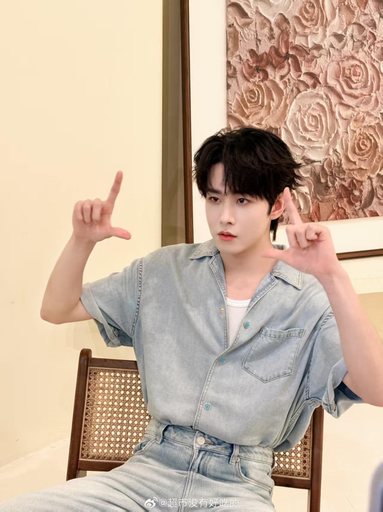 田嘉瑞屋顶战神看他在屋顶走位的细节：每一步都踩在角色的情绪点上，时而急促时而沉稳