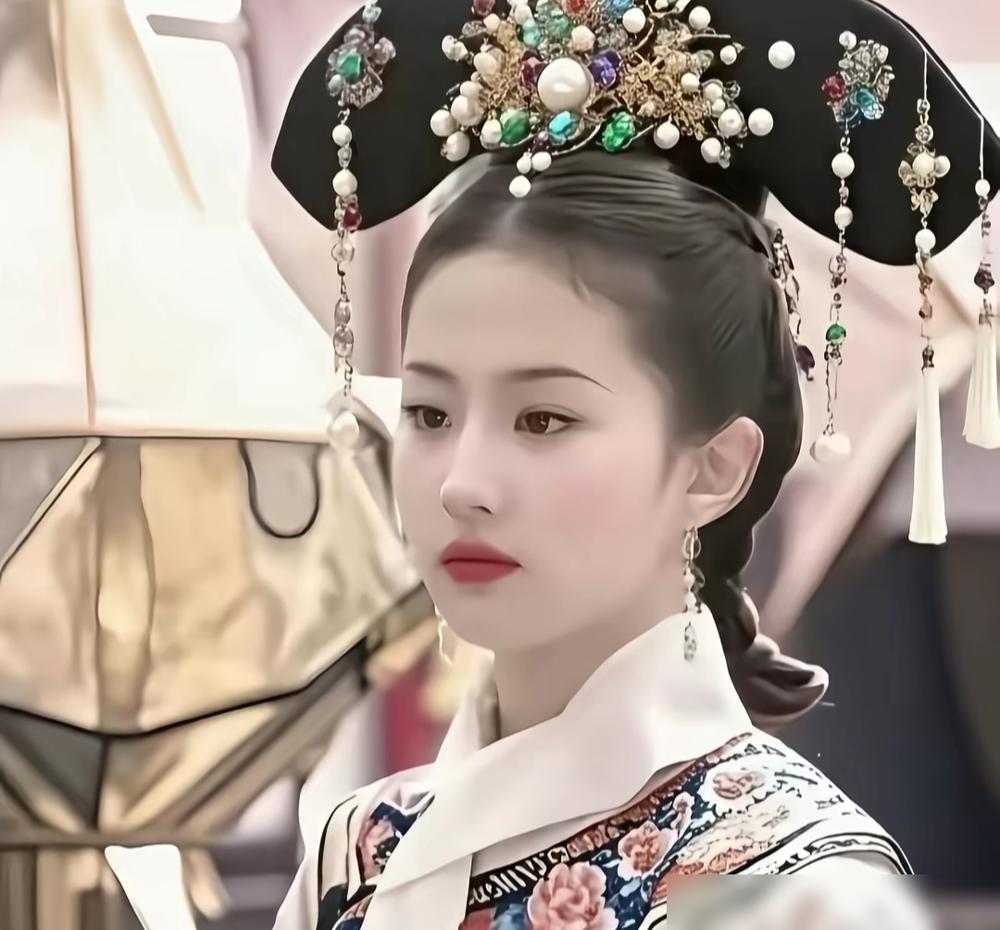 刘亦菲的“仙气”，是娱乐圈最狠的护城河。
出道20年，靠赵灵儿、小龙女焊死赛道