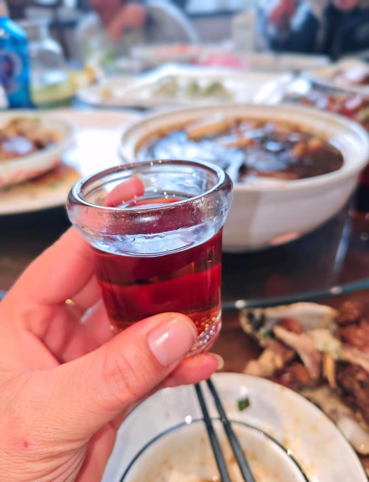 敬岁月敬自己。如果不知道说什么 ，那就什么都不要说，干了这杯酒，想啥啥都有😄除