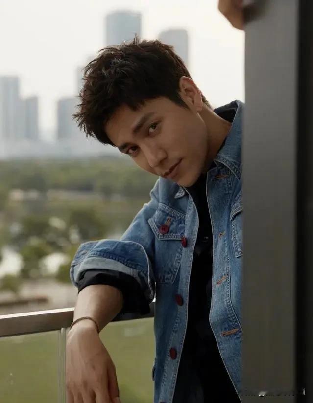 陈坤说，我是老百姓赏饭吃，我才到今天的，我长得也不是最帅，演技也不是最好，智商也